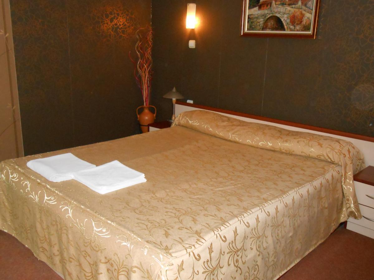 Hotel Kapri Yambol Esterno foto