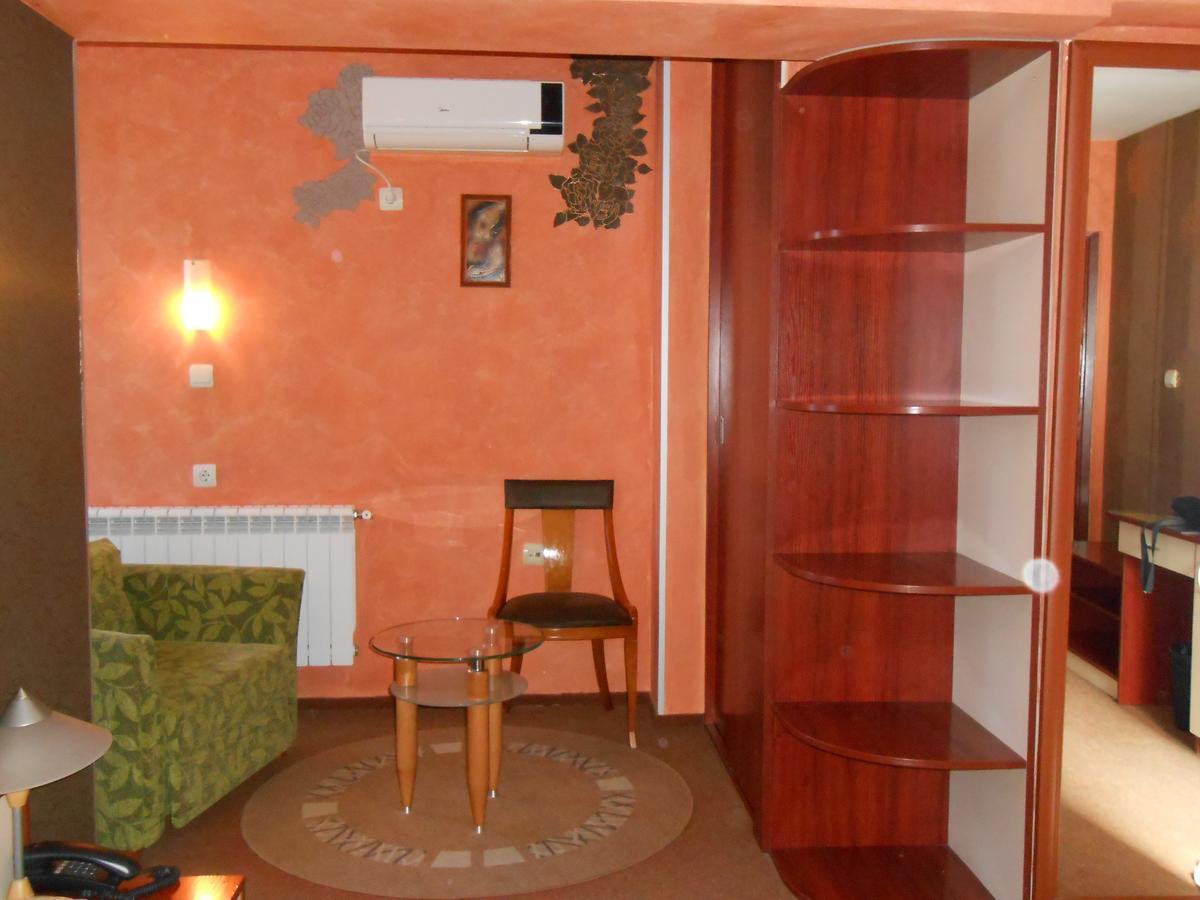 Hotel Kapri Yambol Esterno foto